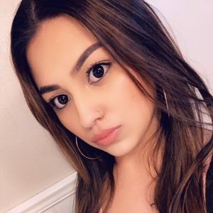 Meet your Posher, Yvette